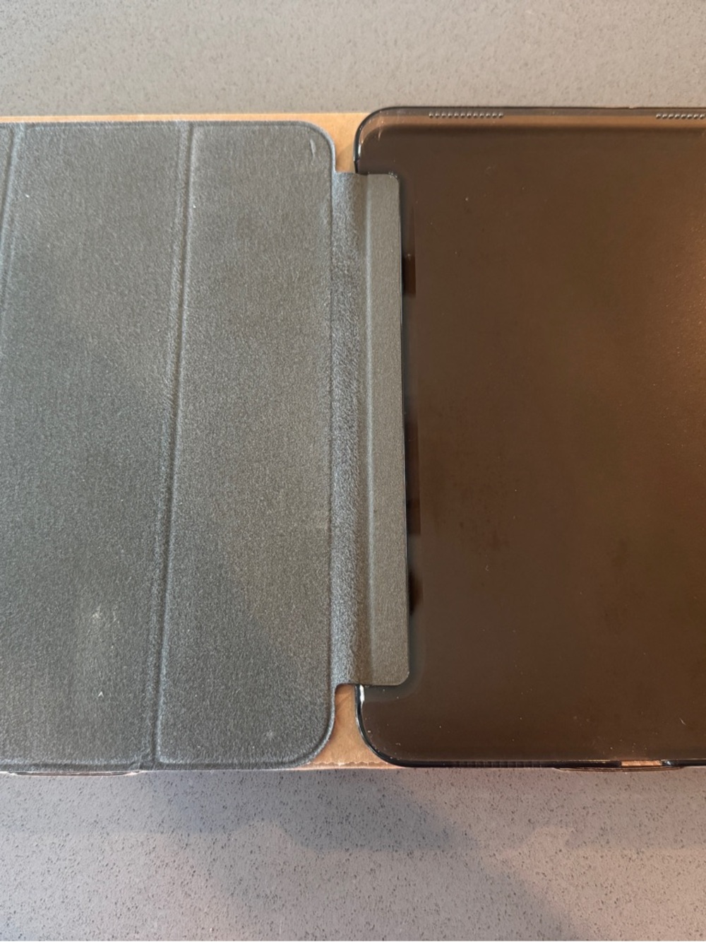 Apple iPad 10.9 inch, 10th gen, 256GB WiFi, blue. Case and charger included!!! - Picture 8 of 14